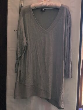 Cable & Gauge Gray V-Neck Long Sleeve Tunic